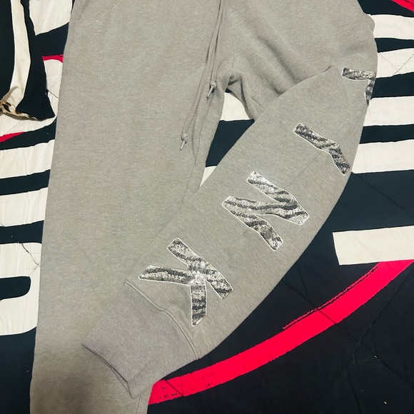 RARE ✔️VS PINK 💜ZEBRA BLING JOGGERS - Picture 3 of 7